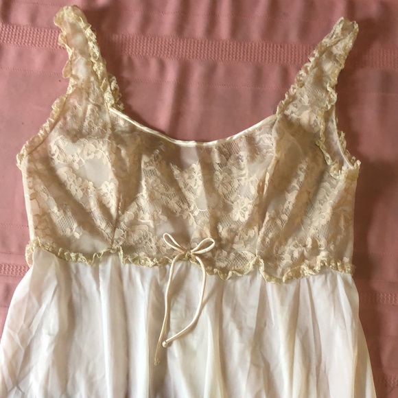 Vintage Vanity Fair nude/ivory maxi night gown/nude lace bodice/full skirt 38 - Picture 13 of 13